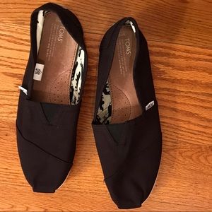 NWOT TOMS Canvas, Black